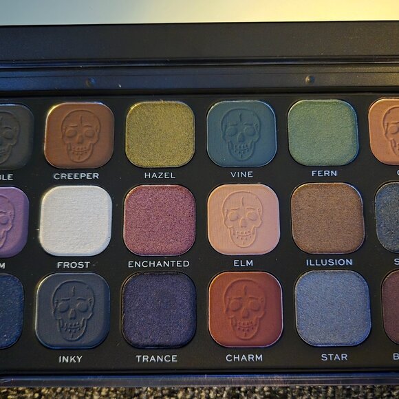 Makeup Revolution Forever Flawless Enchanted Eyeshadow Palette - Picture 3 of 3